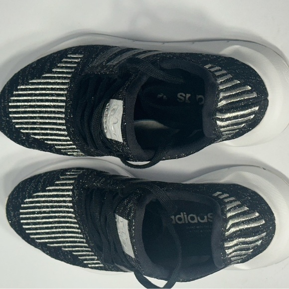 Adidas Black and Silver Sneakers pre owned excellent conditions size 7.5 - Picture 3 of 6